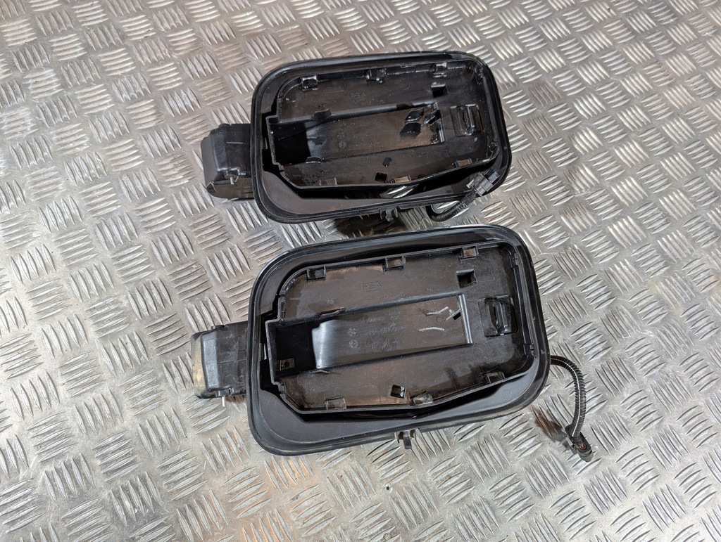 фото №11, Крышка защита разъём зарядки citroen e-berlingo 9835930680