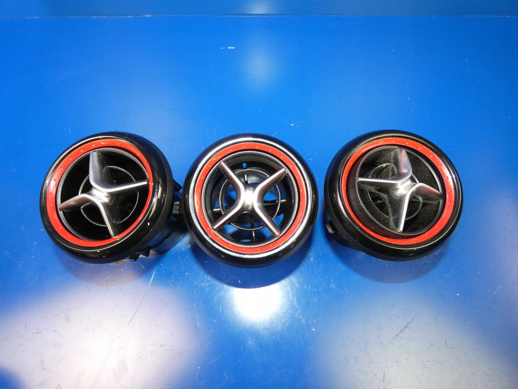 фото №1, Mercedes a w176 amg решётка обдув средняя