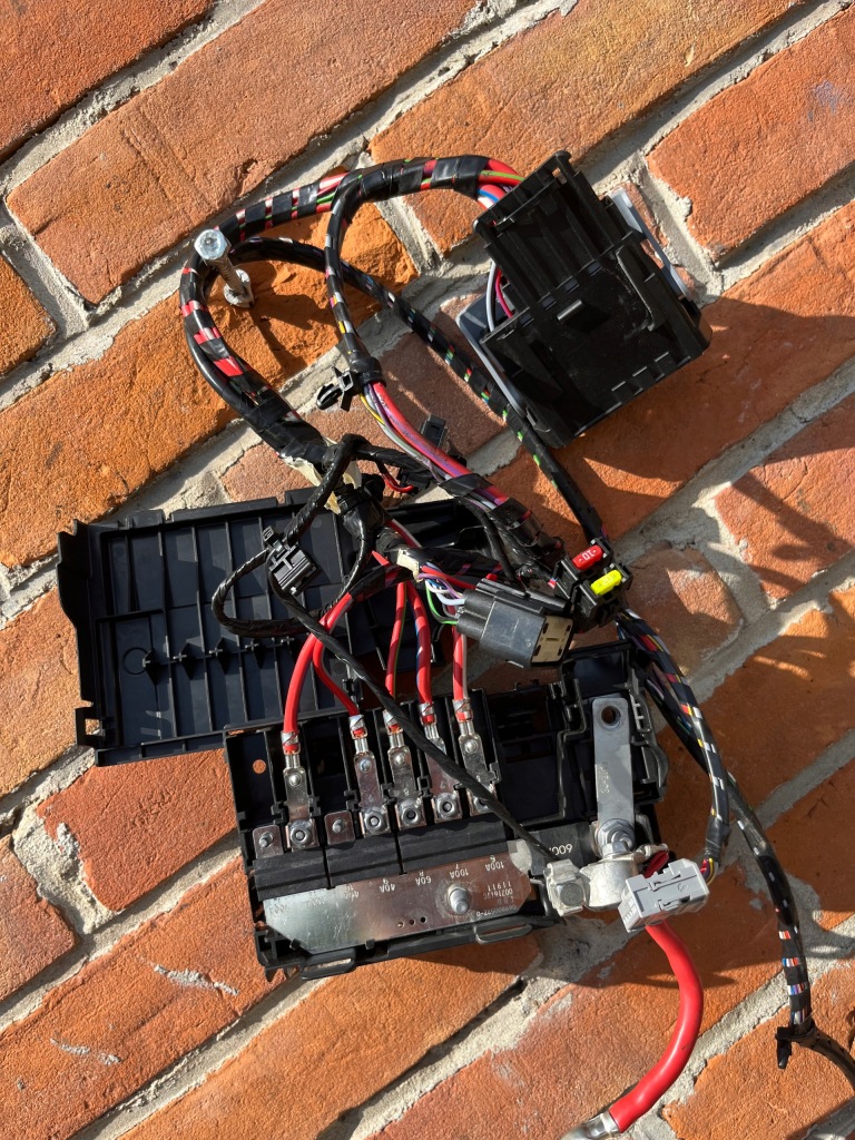 Купити Opel astra k v 16r 1.6 cdti клема акумулятор