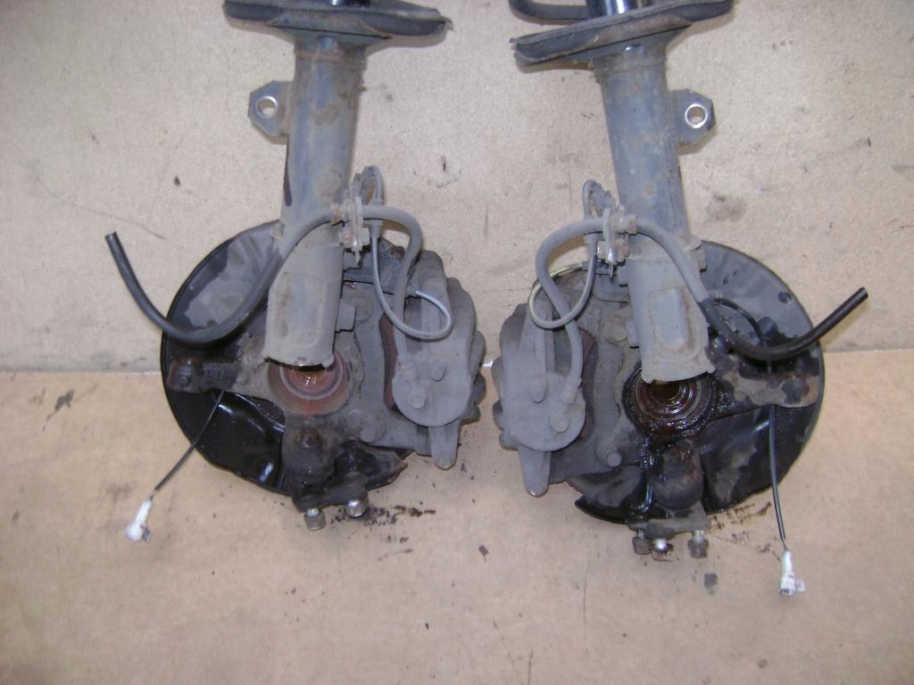 фото №1, Поворотный кулак ступица перед toyota avensis t25 2.0 d4d