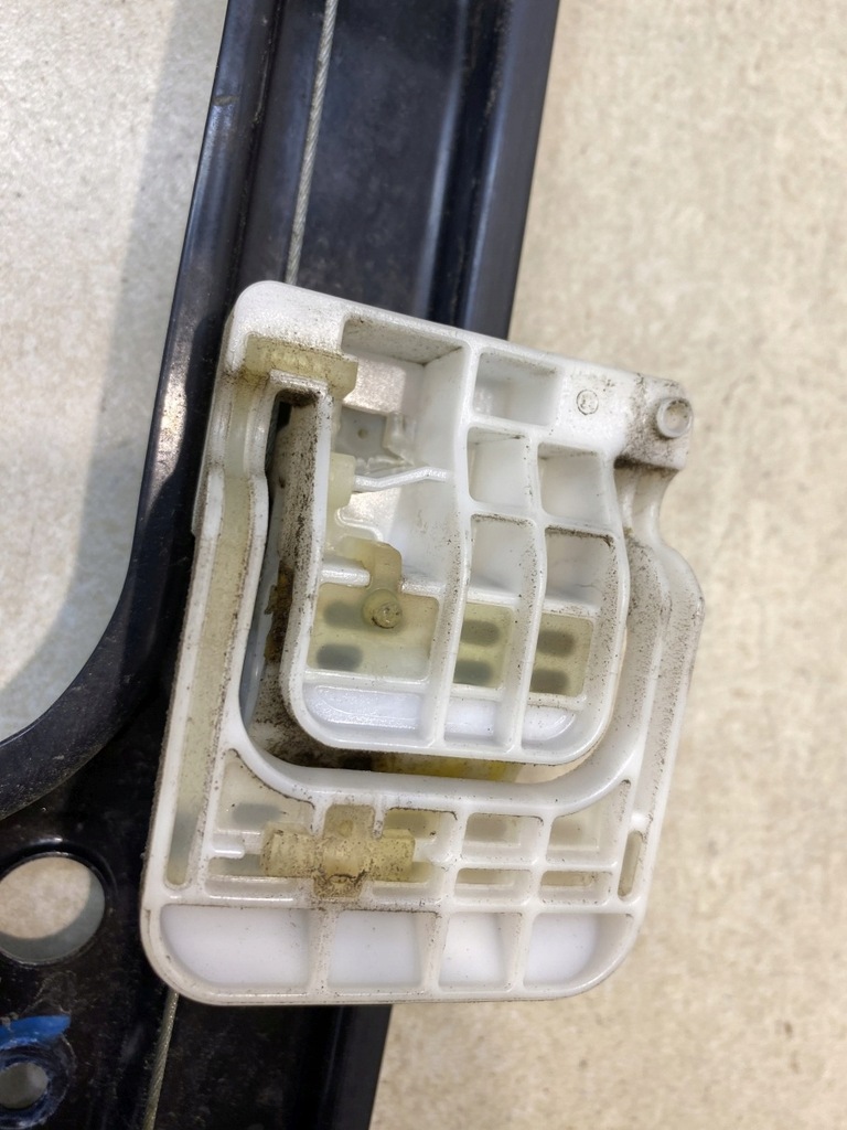 фото №9, Подъемник стекло правый задняя journey i 0130822528