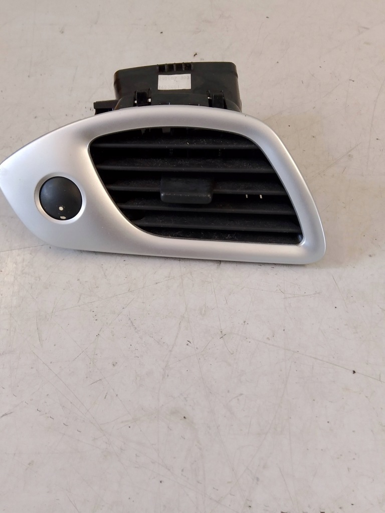 фото №2, Renault scenic iii решётка обдув левая