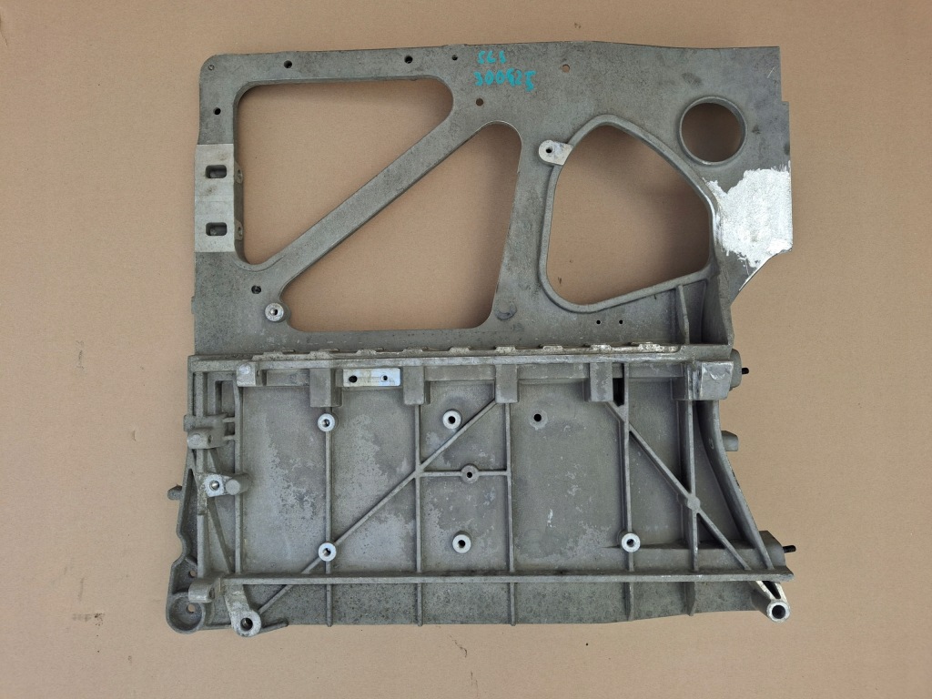 Volvo fh держатель кронштейн кронштейн аккумуляторов коробка 23845822 с Разборки