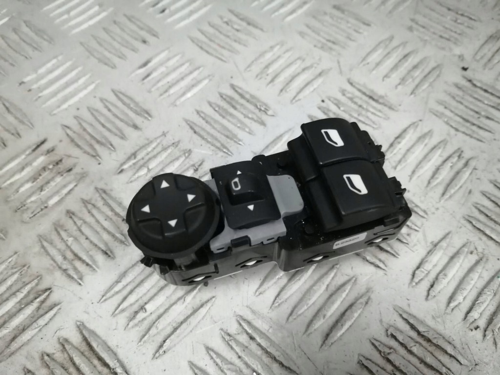 фото №1, Панель перемикач вікон 39089070 opel corsa f