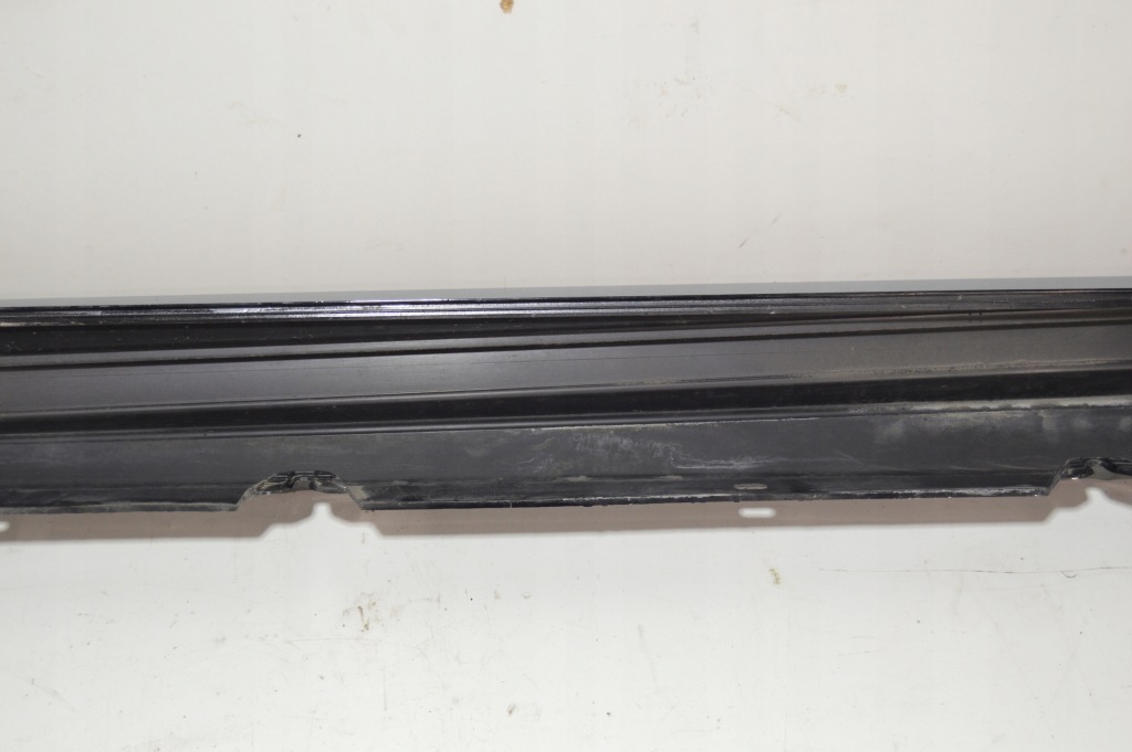 Порог накладка правая mercedes w205 c klasa amg 205690xx40 2056903840 Цена