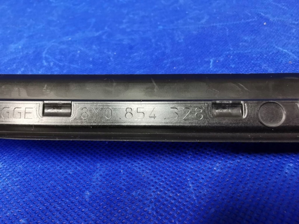 фото №11, Молдинг стекло лобовое передней правая оригинал audi a3 8y 8y0854328