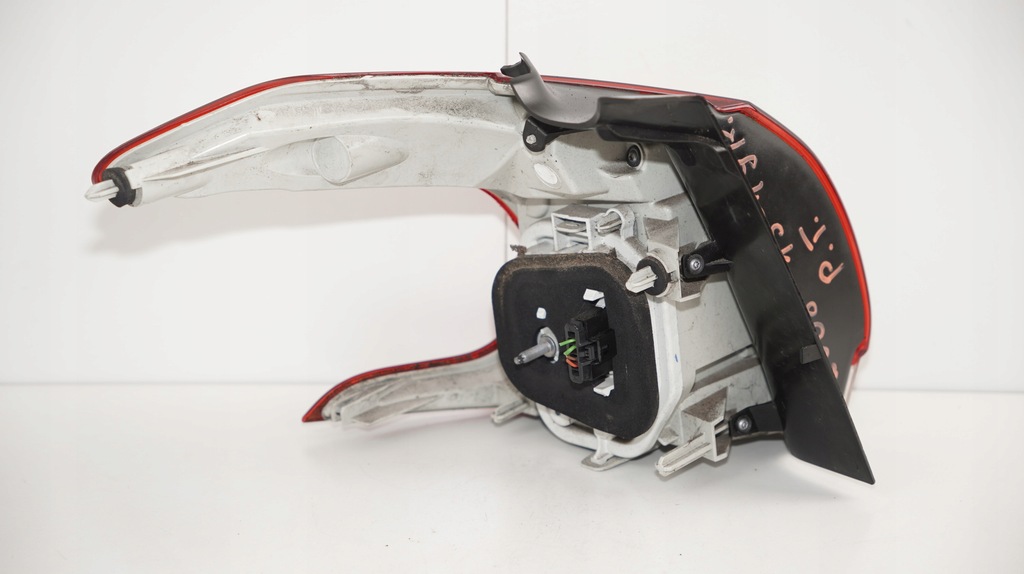 фото №11, Лампа правый задняя задняя peugeot 2008 13-19r^