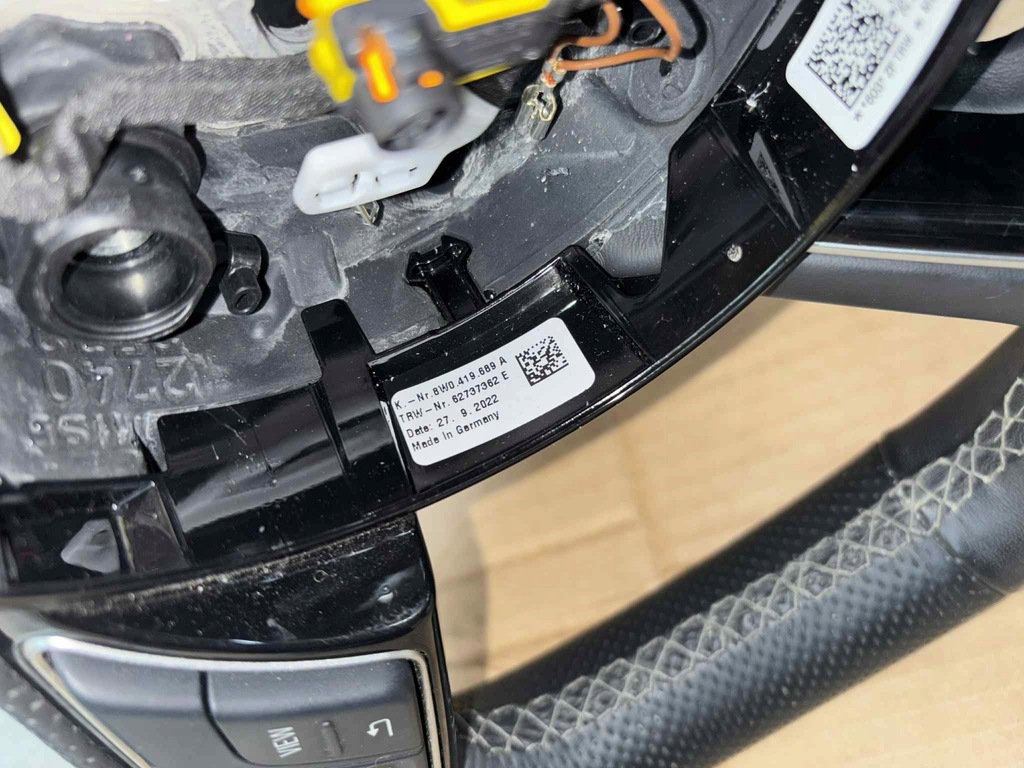 фото №10, Audi q2 s-line воздуховод с лепестки подушка руля jak nowa