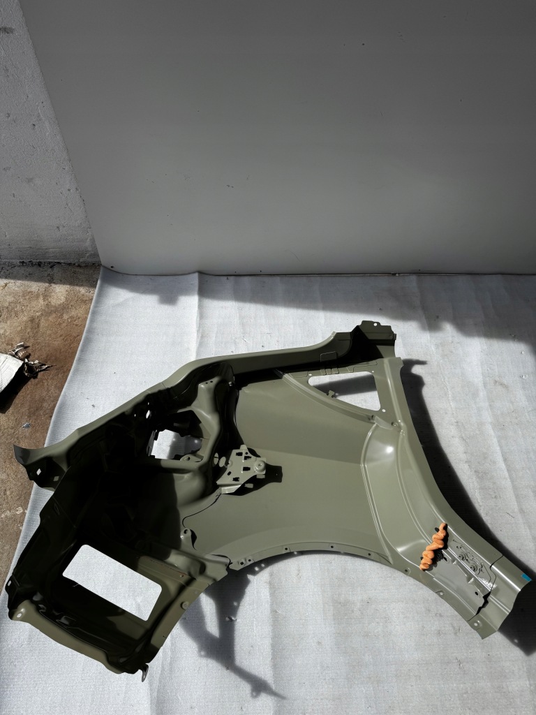 Задний левое  крыло  обшивка левое tesla model y Недорого