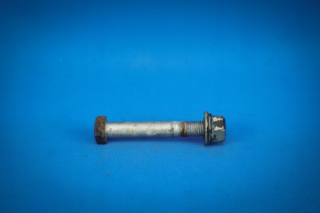 фото №1, Болт audi a6 98-