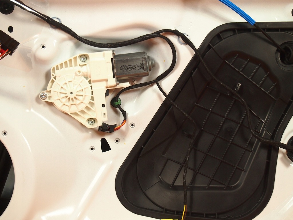 фото №9, Audi a5 8t дверь перед передние ручка правое ly9c