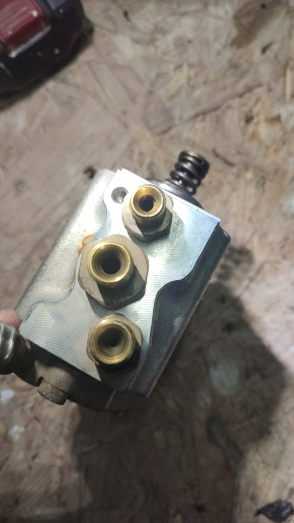 фото №3, Насос впрыскная alfa romeo 159 brera 3.2 jts 0261520035