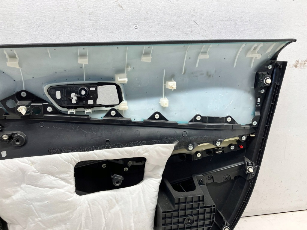 фото №10, Corolla e21 обшивка обивка дверь prednich левый перед тканевый царапины