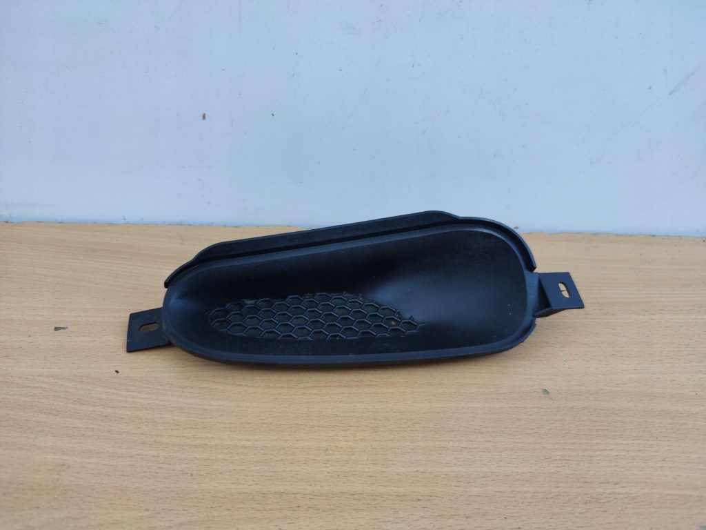 Купить Ford escort 95-00r правая решётка бампера заглушка