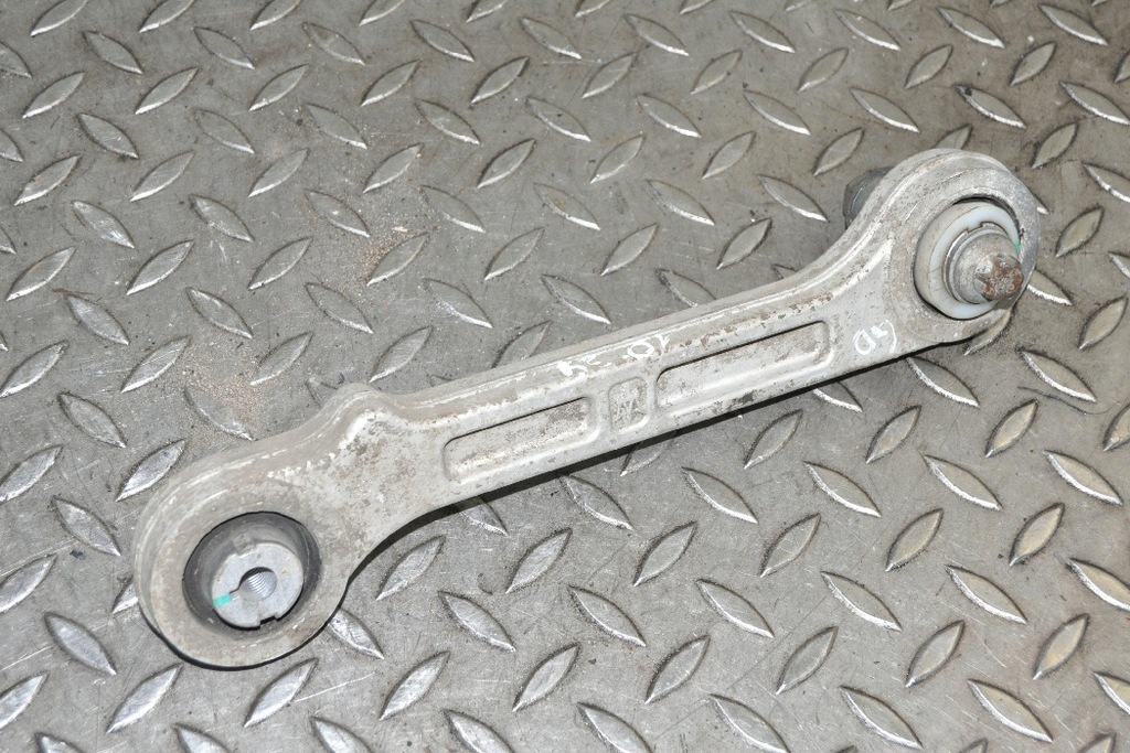 фото №1, Maserati levante 3.0 d 4wd 2017 rhd задній правий важіль