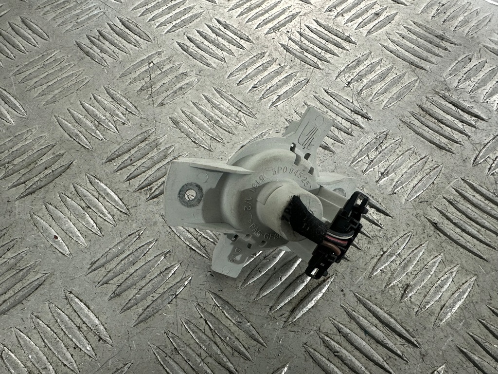 фото №8, Seat altea toledo iii вкладыш лампы левый задняя цоколь 5p0945257