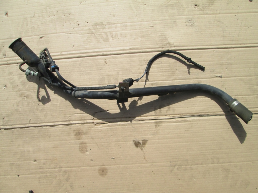 фото №14, Chrysler town country 11- 3.6 труба заливна горловина пального dodge grand caravan заливної