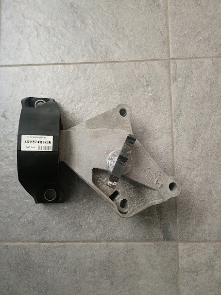 фото №1, Clio iv captur sandero ii кронштейн двигателя 113752043r