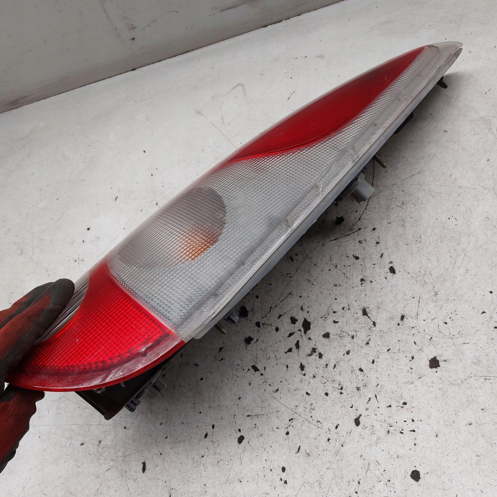 фото №14, Toyota yaris verso лампа правая задняя eu