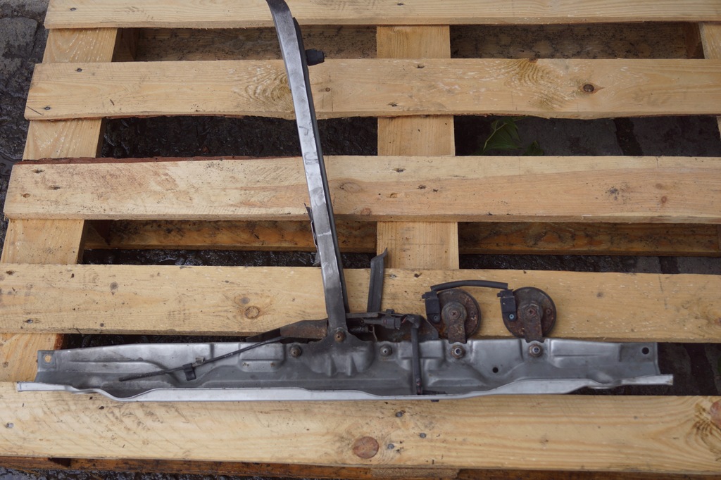 фото №7, Toyota avensis verso pas передний усилитель