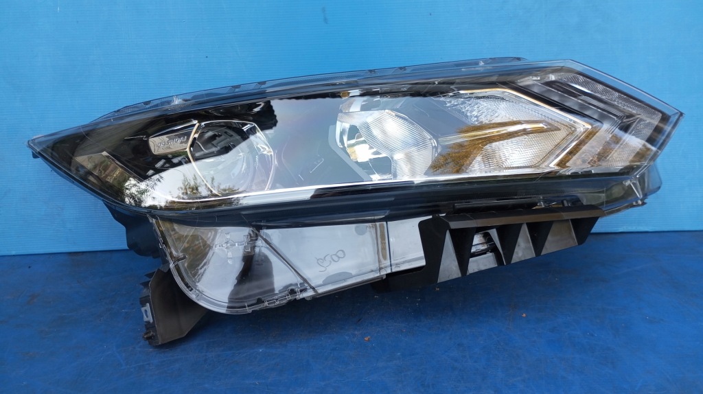 Фара праві перед фара європа  led nissan qashqai 2 j11 рестайлінг Недорого
