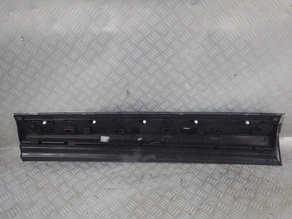 фото №2, Vw touareg iii r-line 760 правая молдинг дверь перед