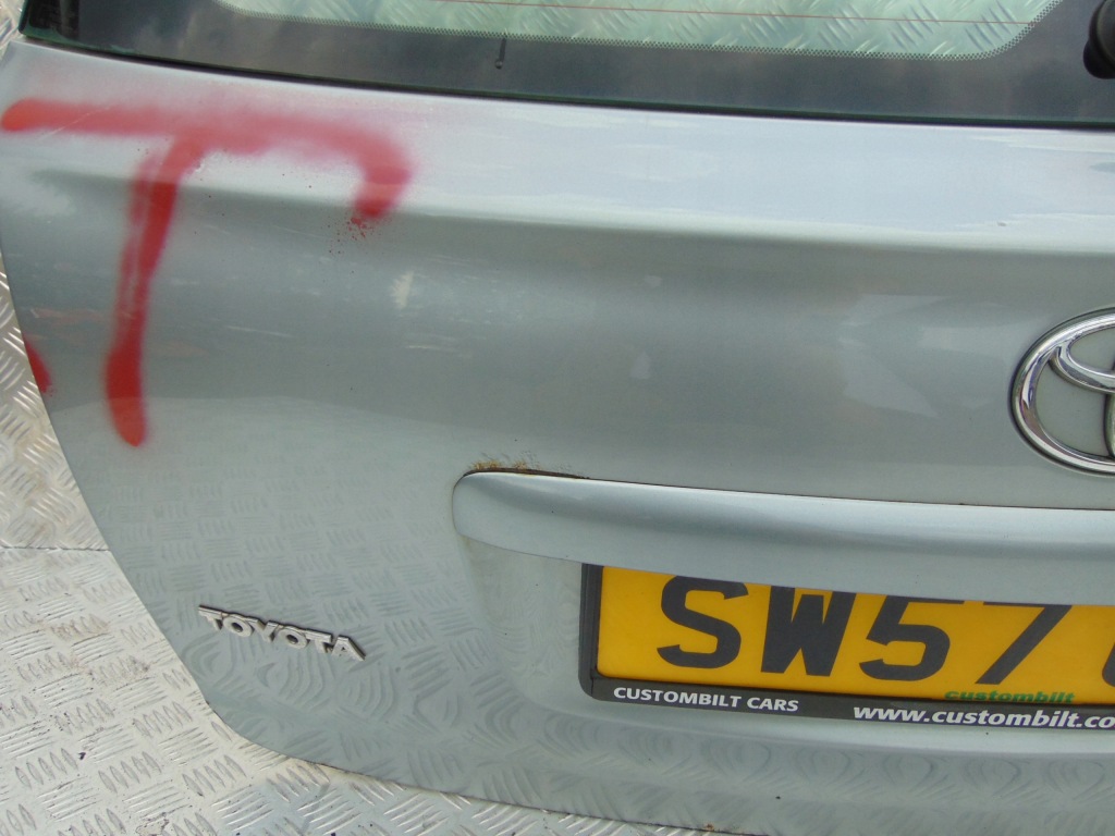 фото №2, Toyota avensis t25 кришка багажника задня задня kombi 03-