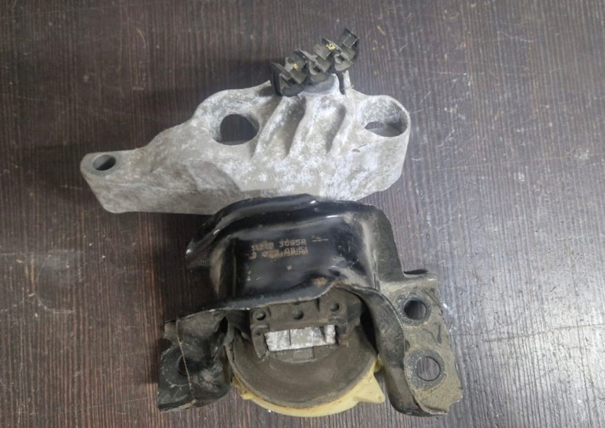 фото №1, Clio iv 1.5 dci кронштейн подушка двигателя 112845638r