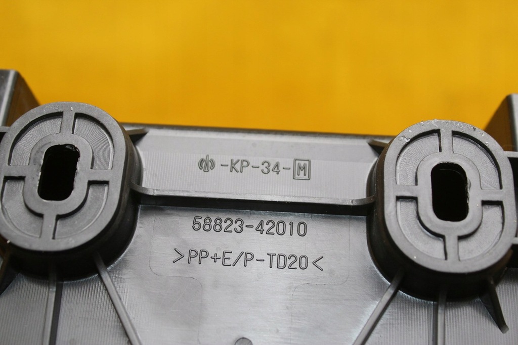 фото №9, Підлокітник тунель середній toyota rav4