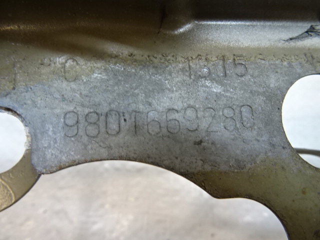 фото №8, Citroen c4 picasso ii кронштейн крыла кронштейн правый 9601669280 ezrc