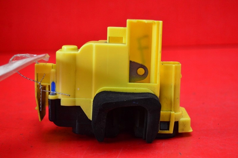 Замок двері правий задня задній 1365304080 citroen nemo 07-17 в Україні