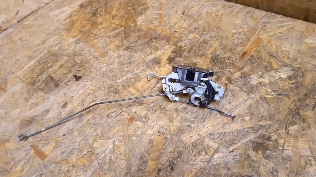 фото №2, Monterey trooper 3,2 v6 98 r замок дверь pt