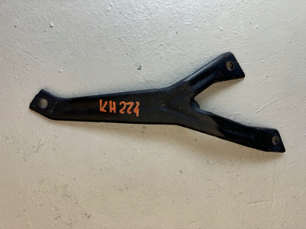 фото №1, Dodge ram 09-18r направляющая бампера задняя задний кронштейн