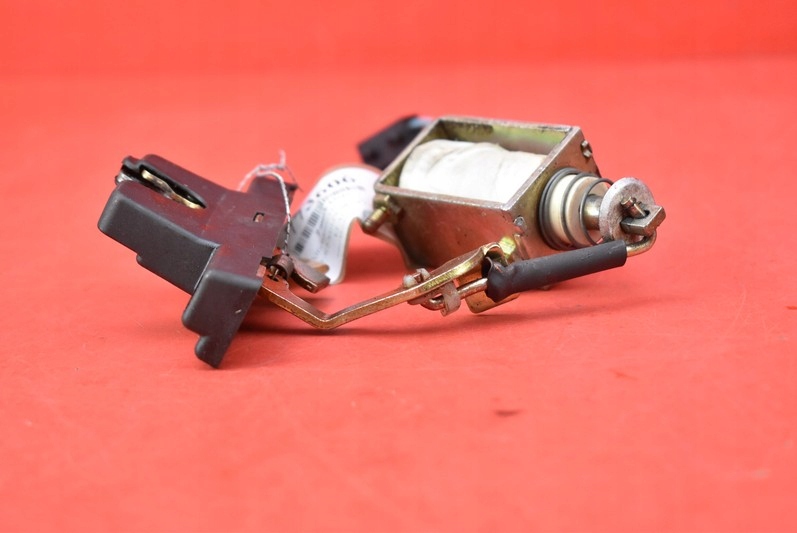 фото №5, Замок крышки задняя задний alfa romeo gtv coupe 95r