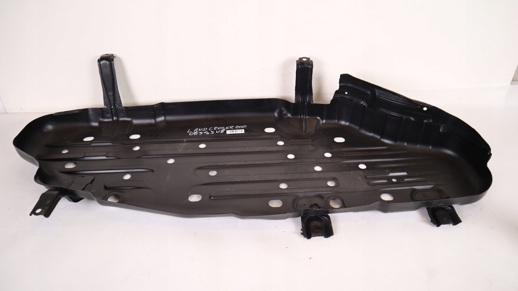 фото №7, Toyota land cruiser 200 4.5 d v8 08- защита бака топлива