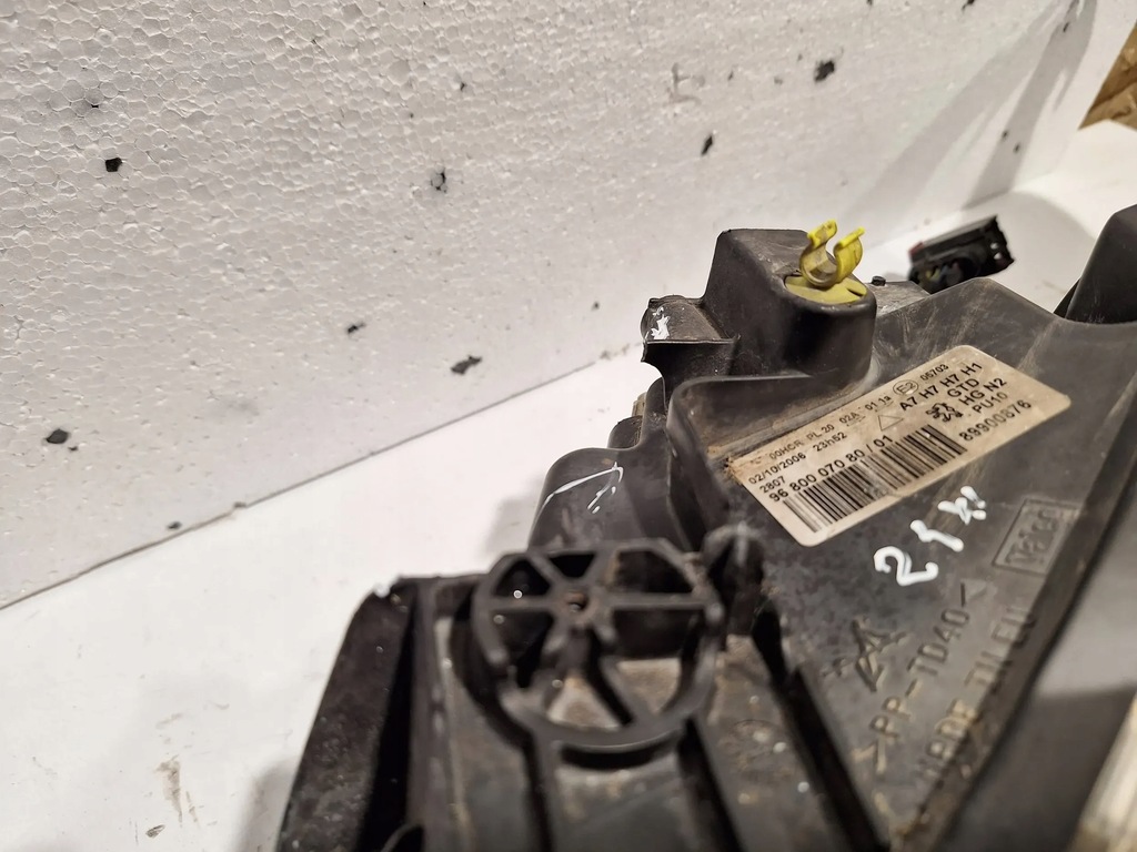 фото №11, Лампа перед правая 9680007080 peugeot 207 линза