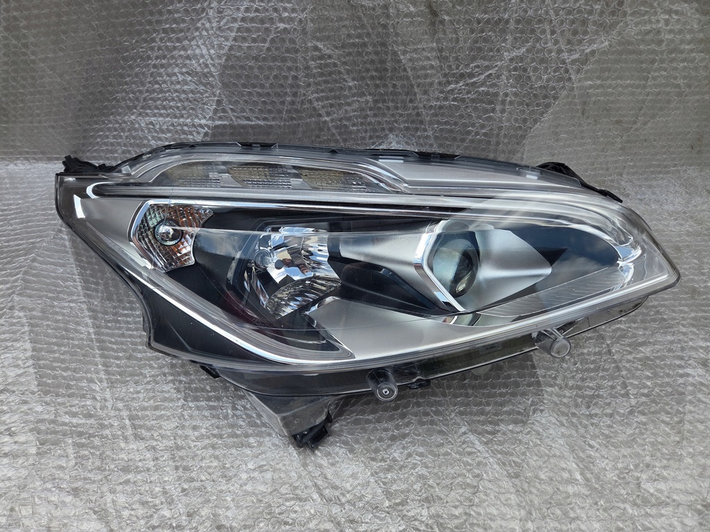 фото №1, Peugeot 208 i lift led лампа перед права 9810805880