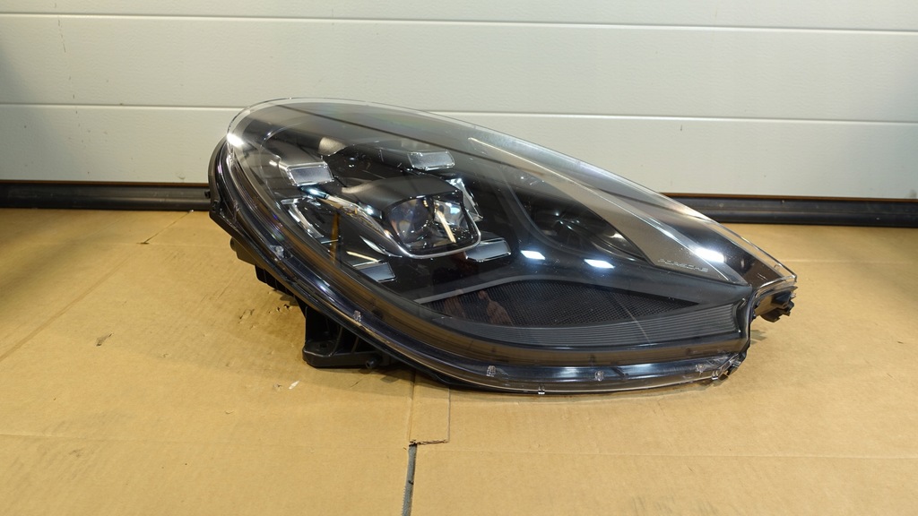 фото №1, Правая лампа porsche macan 95b.941.006f