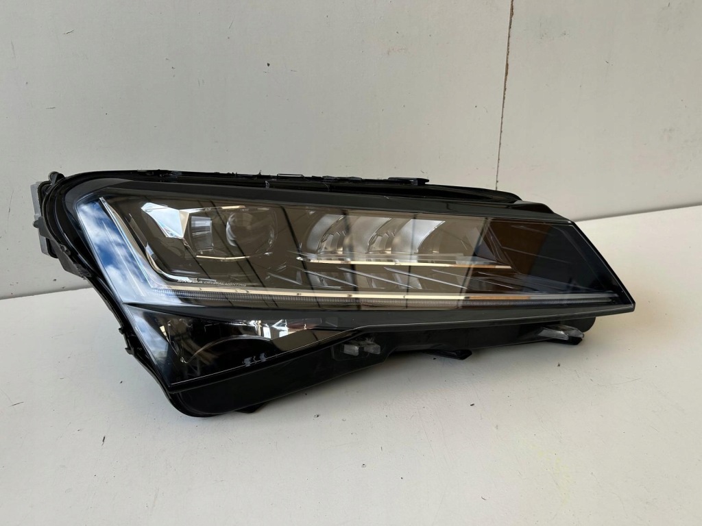 Купити Skoda superb 3 рестайлінг  3v1 фара правий full led 3v1941016 d
