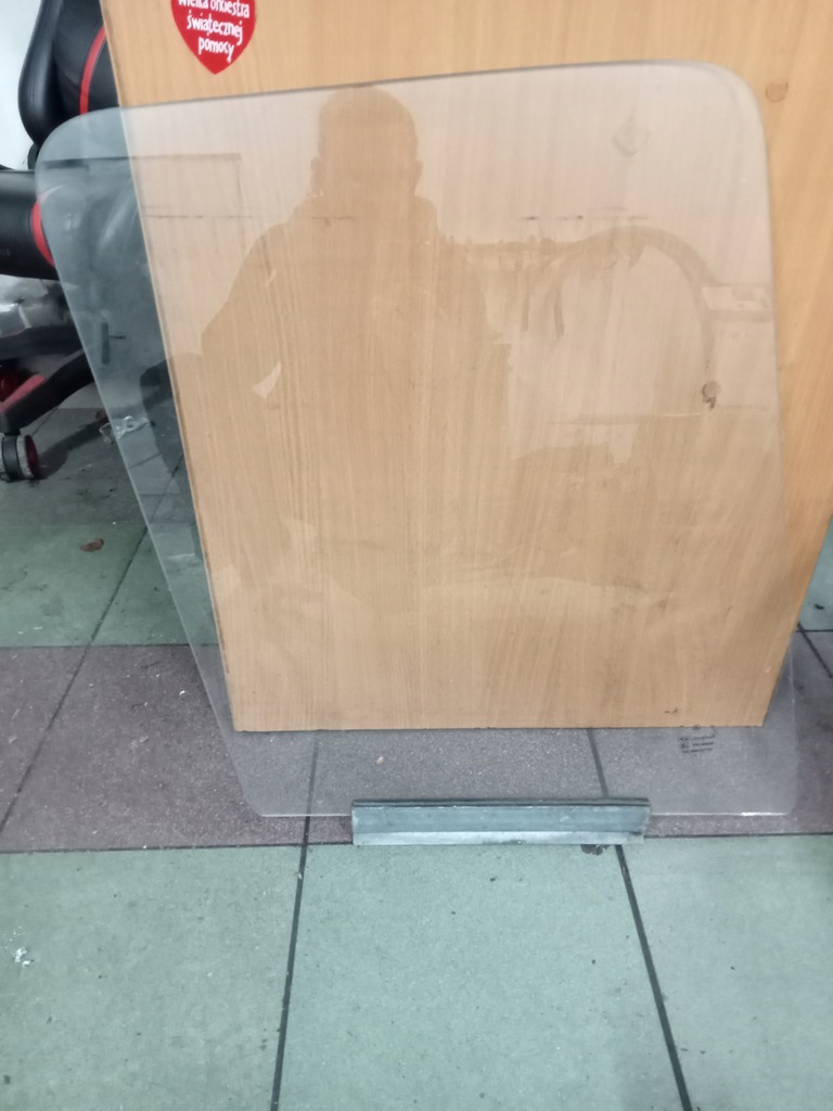 фото №1, Стекло дверь правый перед mercedes sprinter i