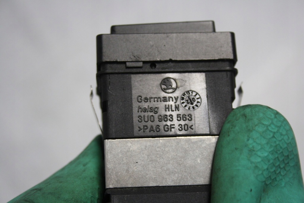 фото №8, Вимикач підігрів сидіння 3u0963563 superb i