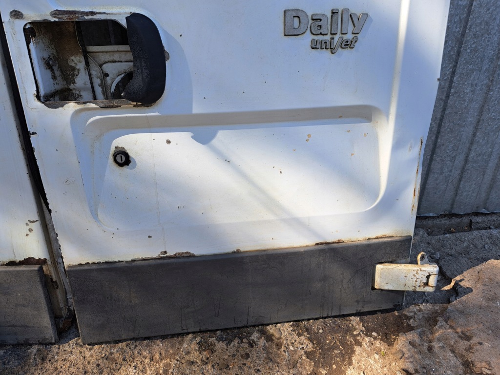 Iveco daily дверь правое левая задние правый левый задний  комплект с Разборки