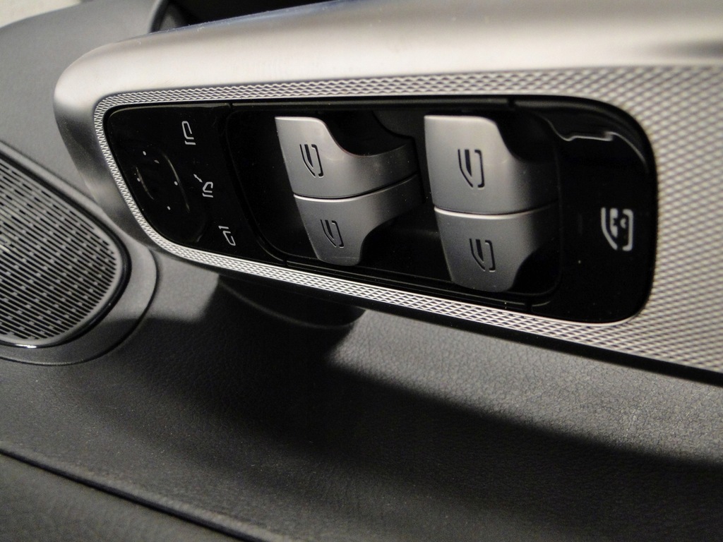 фото №11, Mercedes glc 254 x254 c254 amg обивка обшивка дверь левая передние 9h51