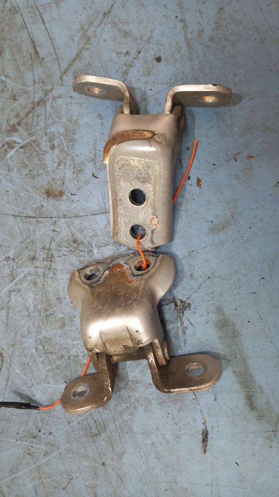 фото №2, Петля дверь правый перед toyota yaris ii 05-11r