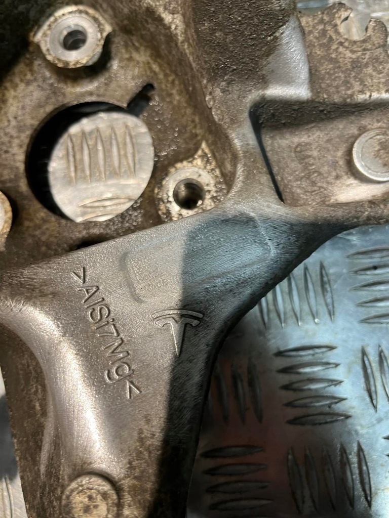 Tesla model 3 поворотный кулак задняя левая 104441100g Доставка