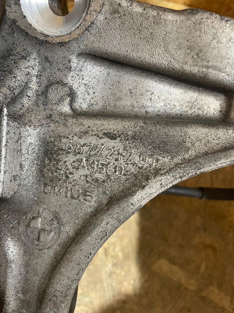 фото №8, Bmw оригинальный номер 6877217 поворотный кулак задняя левая