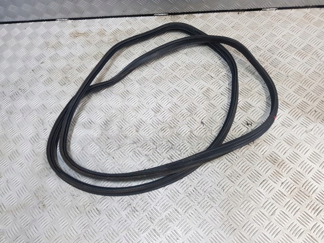 фото №1, Peugeot 4007 c-crosser прокладка крышки багажника