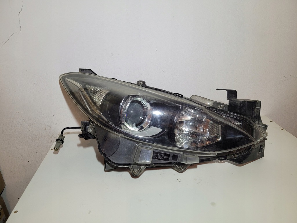 фото №1, Mazda 3 iii bm лампа права перед звичайна лінза фара eur !