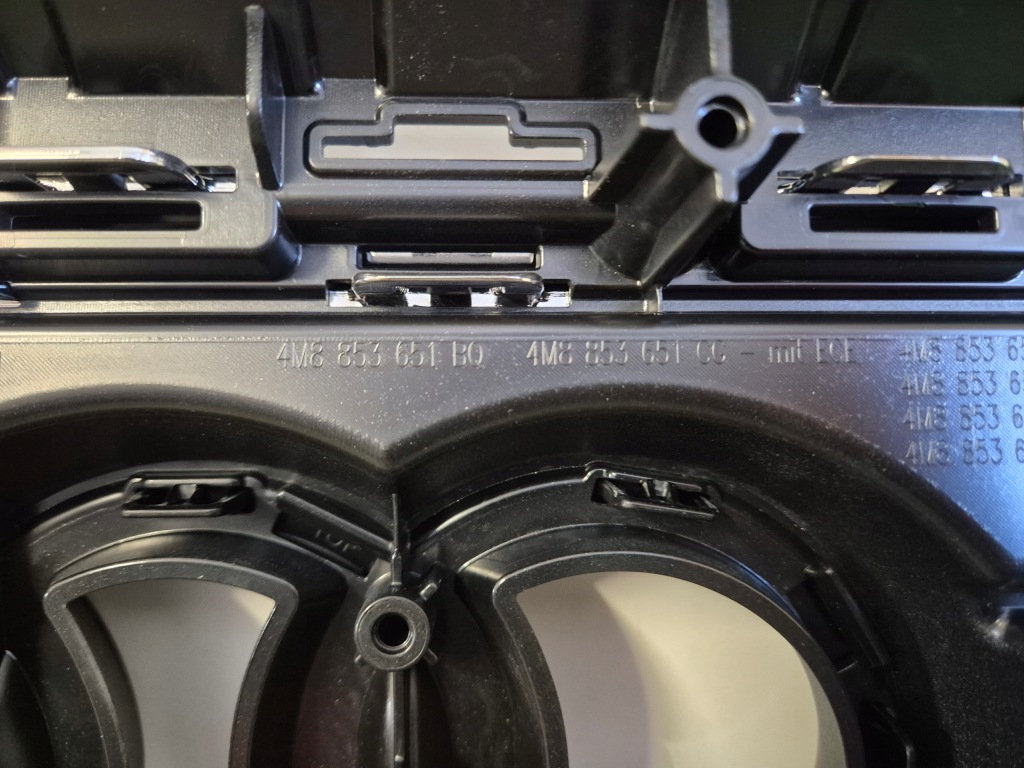 Audi q8 4m8 рестайлинг  решётка радиатора решётка радиатора решётка  радиатора 4m8853651 оригинал хром Цена