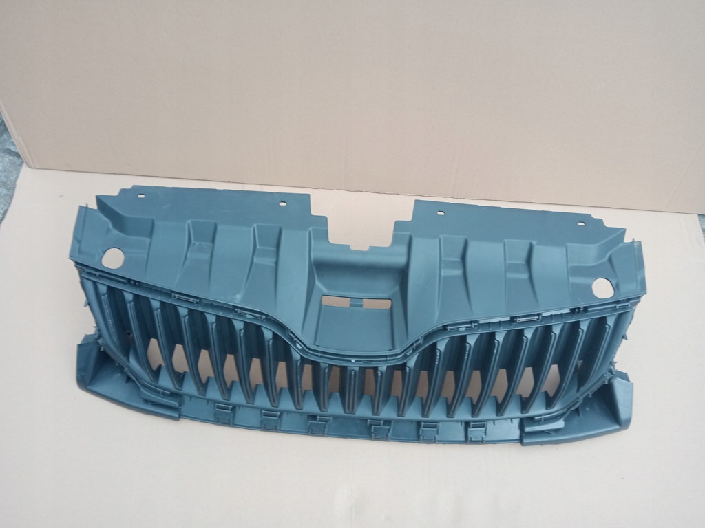 фото №1, Skoda оригінальний номер 6v0853653 решітка радіатора